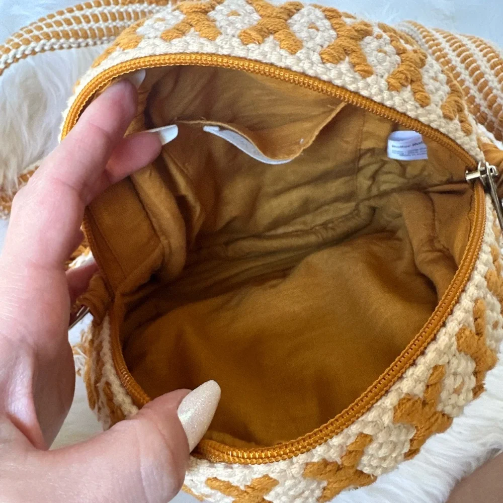 Roller Rabbit Crossbody Purse - Picture 7 of 8